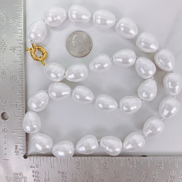 Vintage Baroque Faux Pearl Necklace Gold Tone Clasp 2000s 24.75" Chunky Strand - Picture 10 of 11